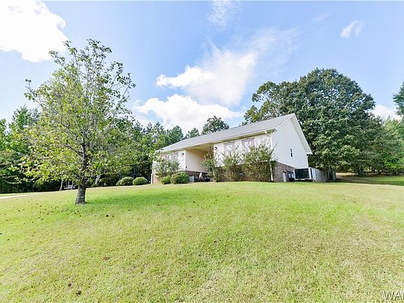 3rd image of 15946 Stoneridge Dr