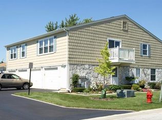 1044 Hampton Hbr, Schaumburg, IL 60193