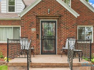 2729 Eastmoreland Dr, Oregon, OH 43616