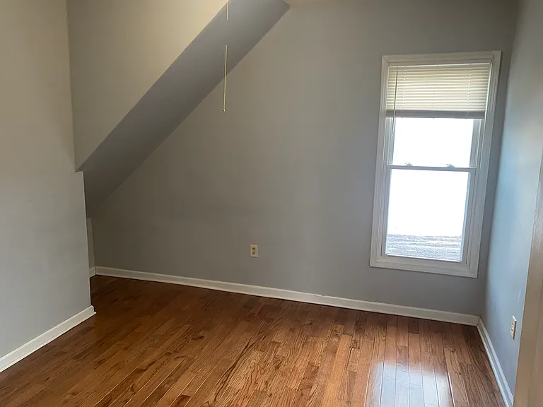 658 State St — Photo 10