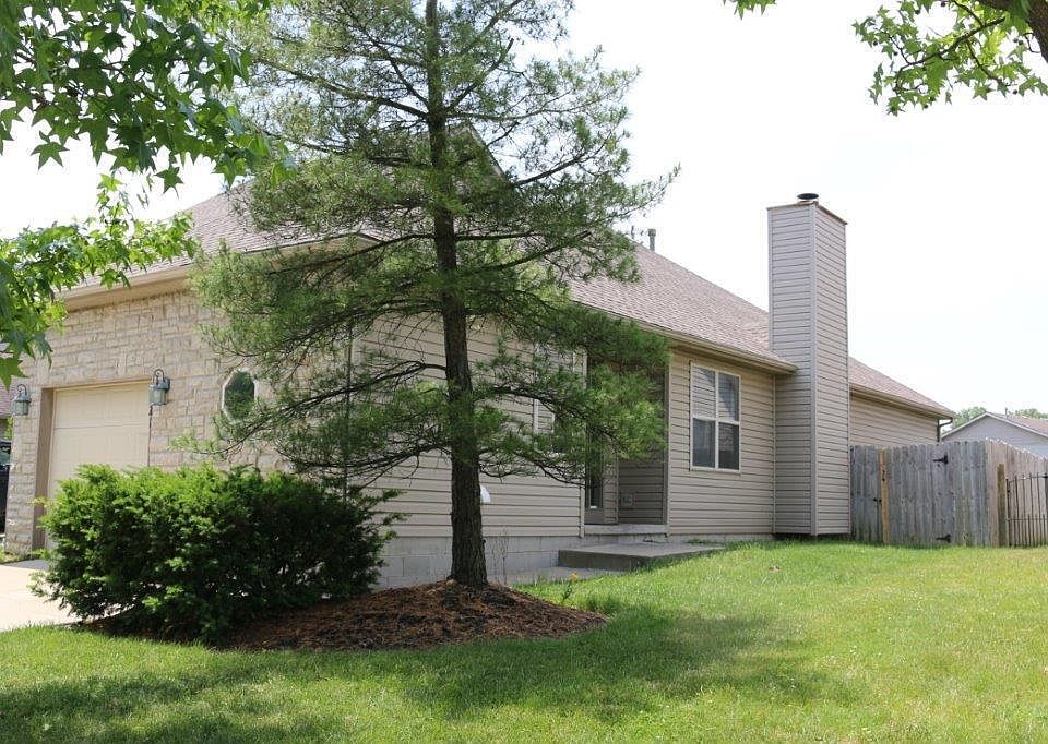 1st image of 221 Miller Dr