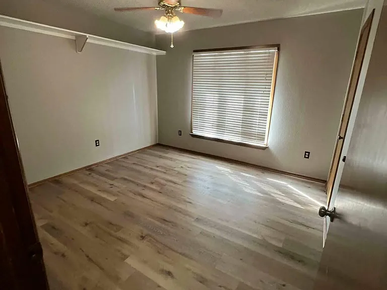 810 Mimosa Ave — Photo 6