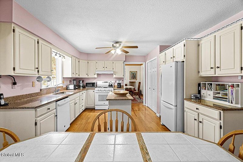 3rd image of 21 Fox Hollow Lane