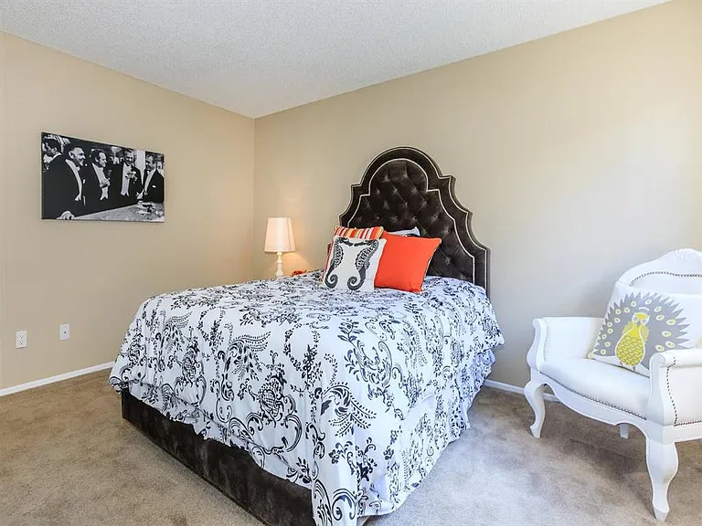 Mojave Blue Apartments — Photo 20