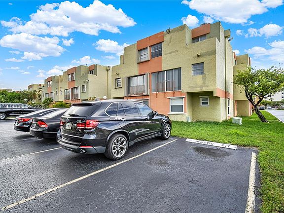 3rd image of 9390 W Flagler St APT 218F
