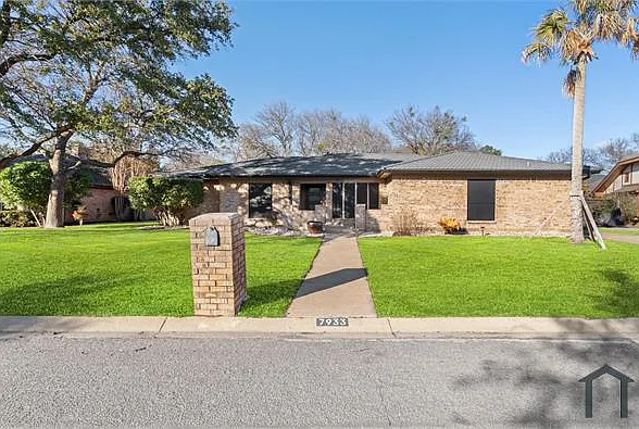 4 bed, 2449 sqft, $3,000 — Photo 4