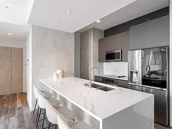 2nd image of 333 NE 24th St #333PH1910