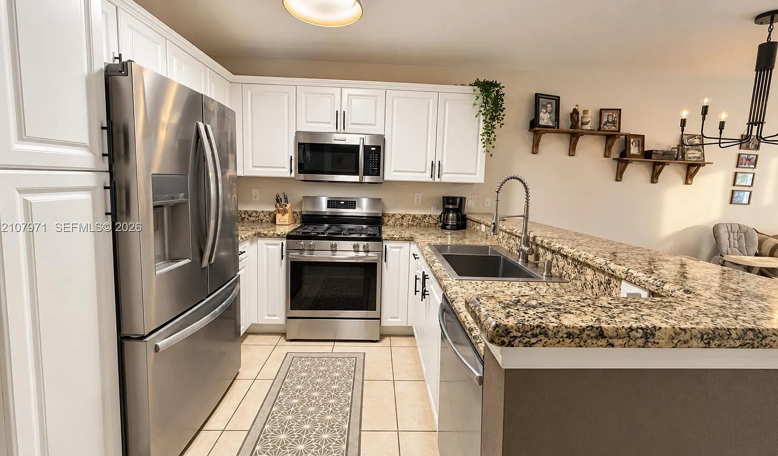 4921 SW 66th Ter — Photo 1