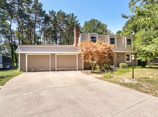 15385 Concord Dr, Spring Lake, MI 49456