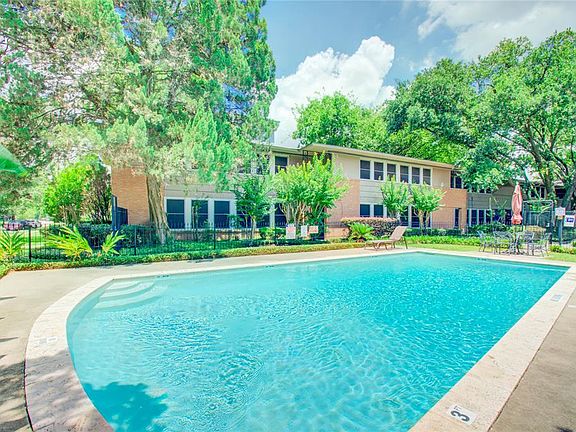 3rd image of 4020 Blue Bonnet Blvd