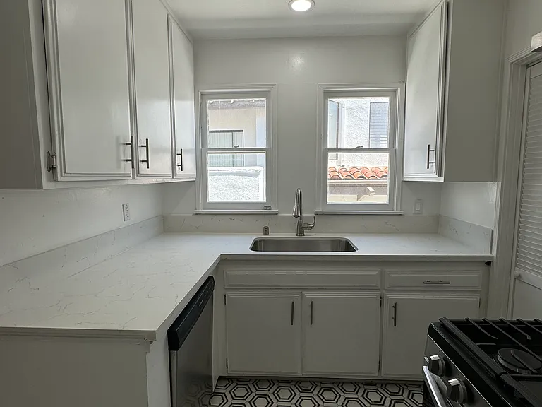 1401 Havenhurst Dr #6 — Photo 11