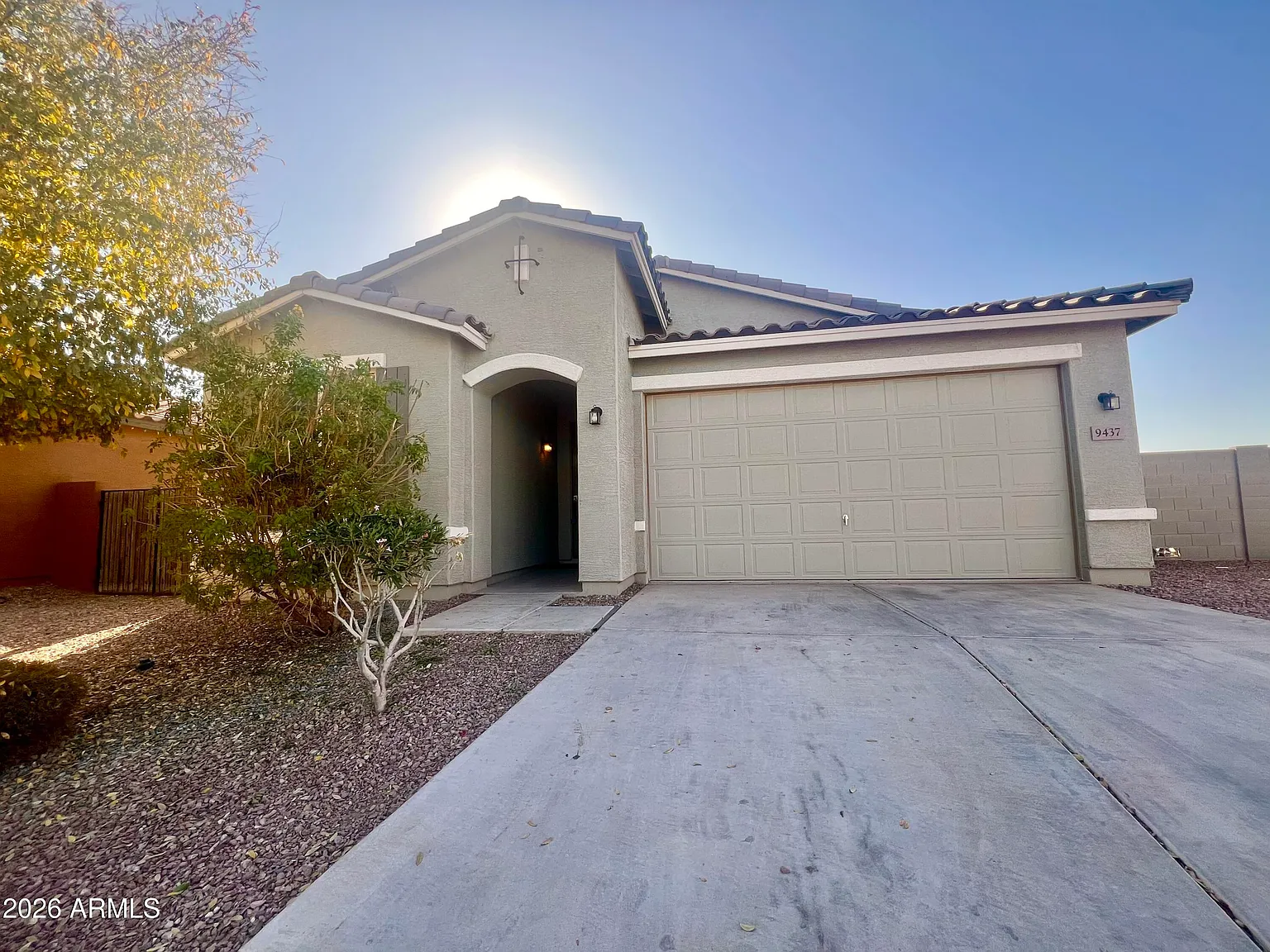4 bed, 2.0 bath, 1904 sqft, $2,300 — Photo 2