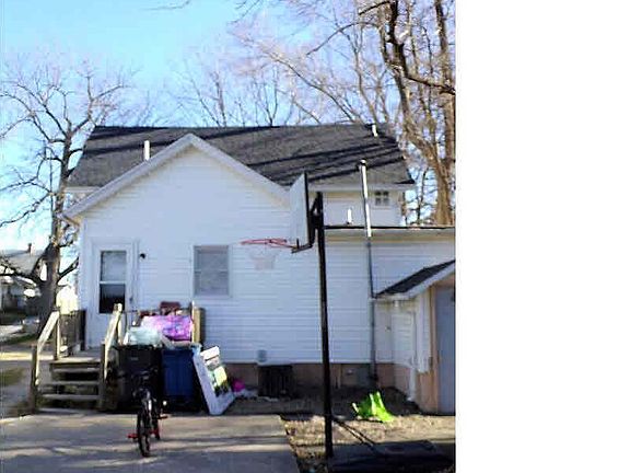 4th image of 318 S 2nd St