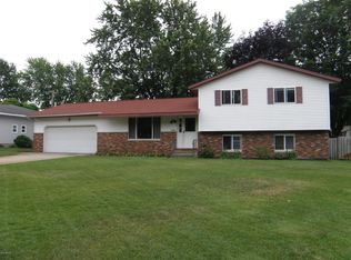 1769 Woodside Dr, Muskegon, MI 49441