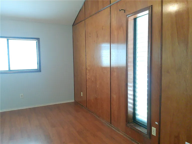 5230 Edinburg Cir — Photo 12