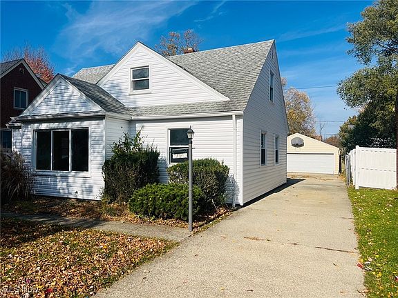 2nd image of 10144 Chesterfield Dr