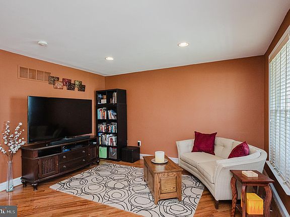 5th image of 508 Kenmore Ave