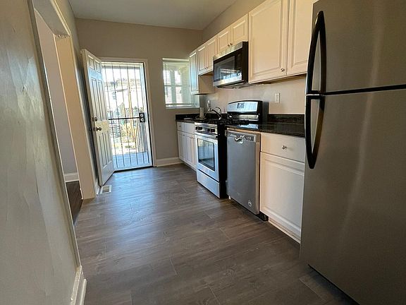 3rd image of 101 S Kossuth St