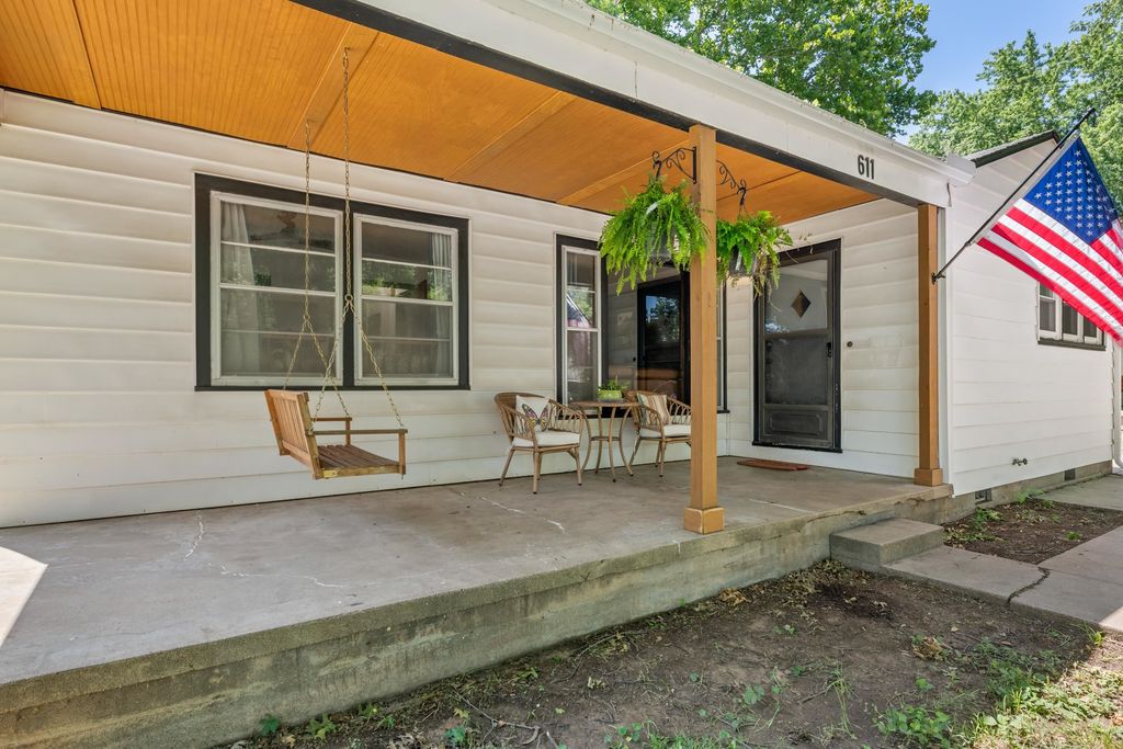 611 S Central Ave, Mulvane, KS - View 3