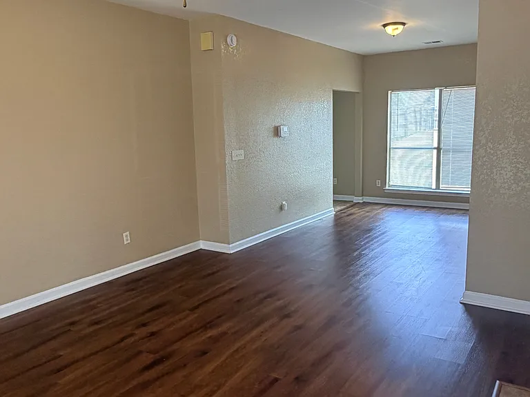 6637 Ridgeview Cir — Photo 2