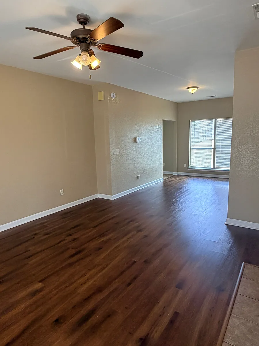 Building Photo - 6637 Ridgeview Cir