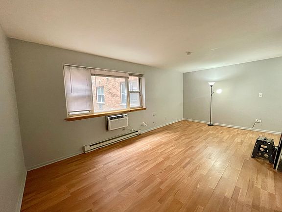 4th image of 5920 N Kenmore Ave APT 205