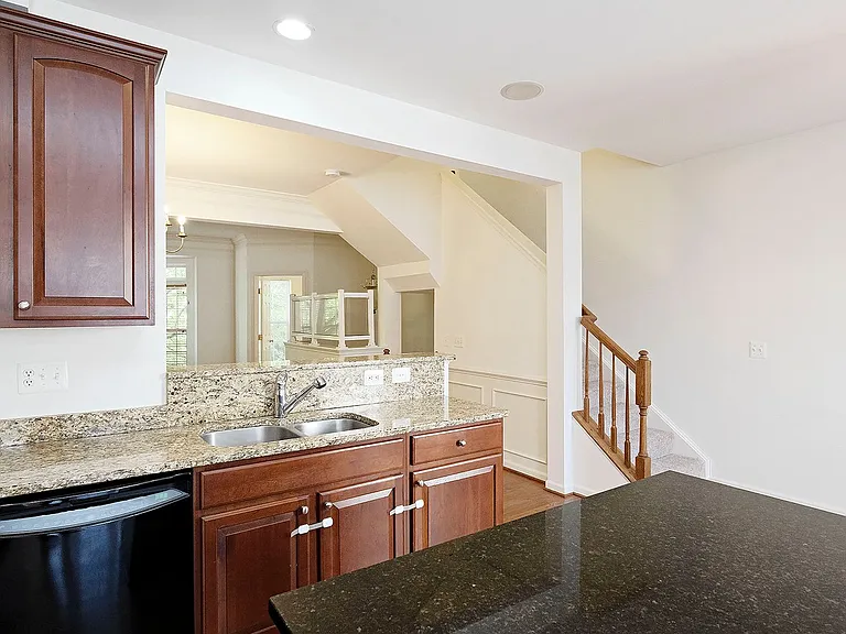920 Rainier Rd — Photo 3
