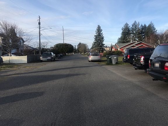 4th image of 7818 Burgess St W