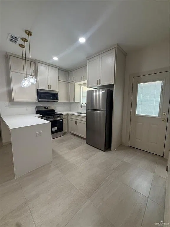 1214 Rosewood Ln — Photo 3