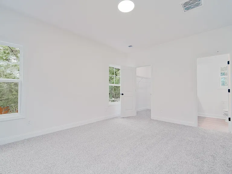 860 Tripe St — Photo 8