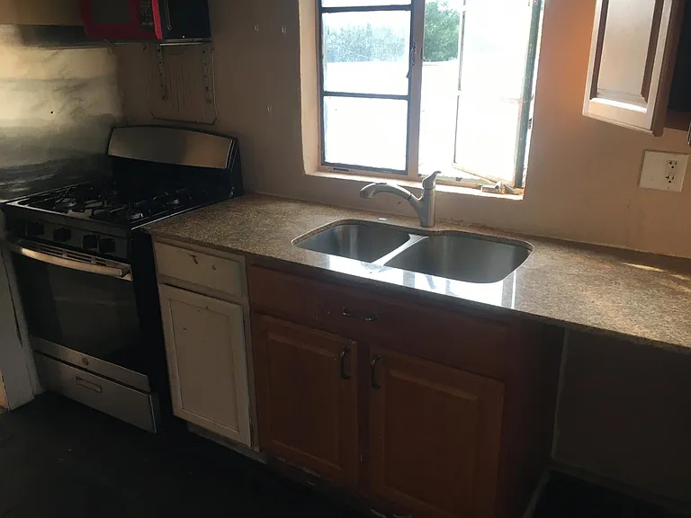 847 Short Ave — Photo 11