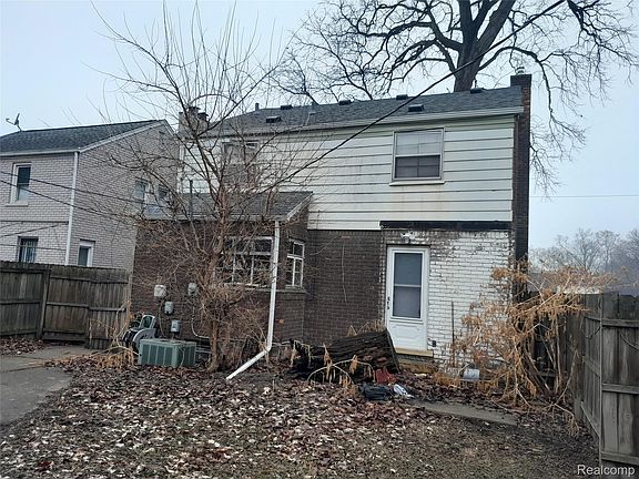 2nd image of 2597 W Eight Mile Rd