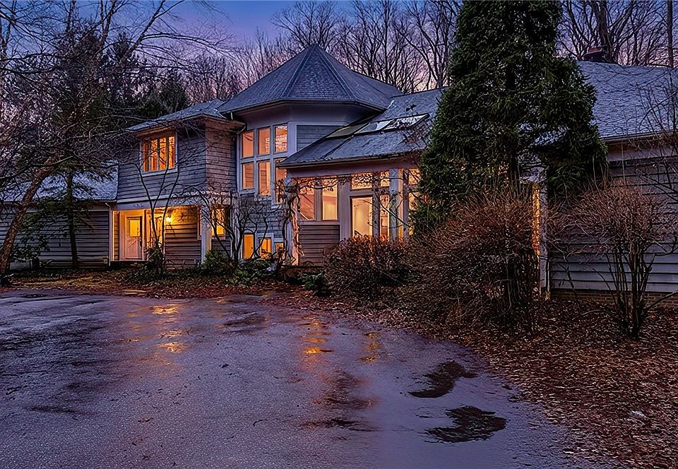 1st image of 90 Easton Ln