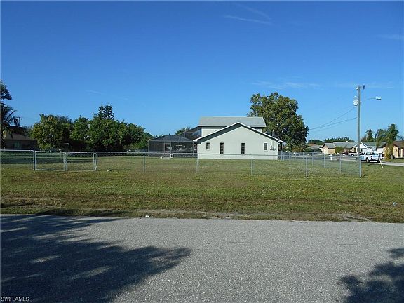 4th image of 1518 NE Van Loon Ln