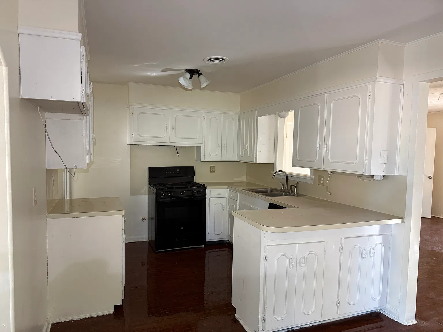 3 bed, 2003 sqft, $1,400 — Photo 3