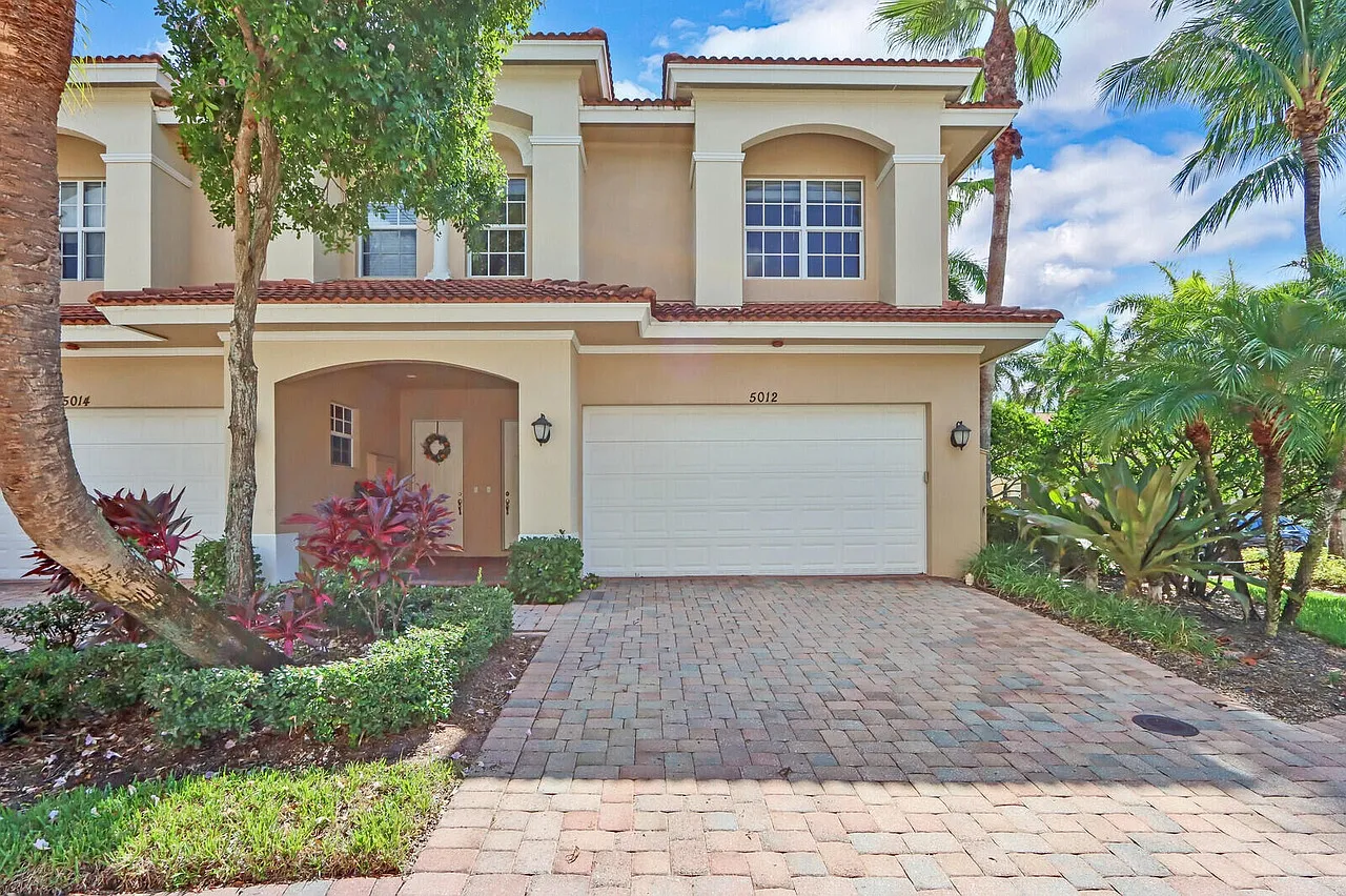 3 bed, 2.5 bath, 2220 sqft, $4,500 — Photo 2