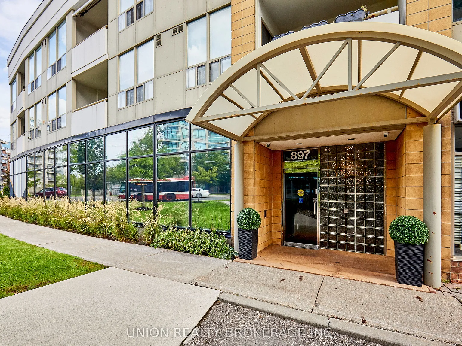 2 bed, $2,500 — Photo 2