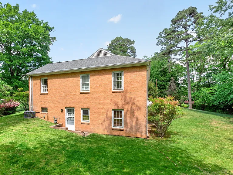 535 E Rio Rd — Photo 37