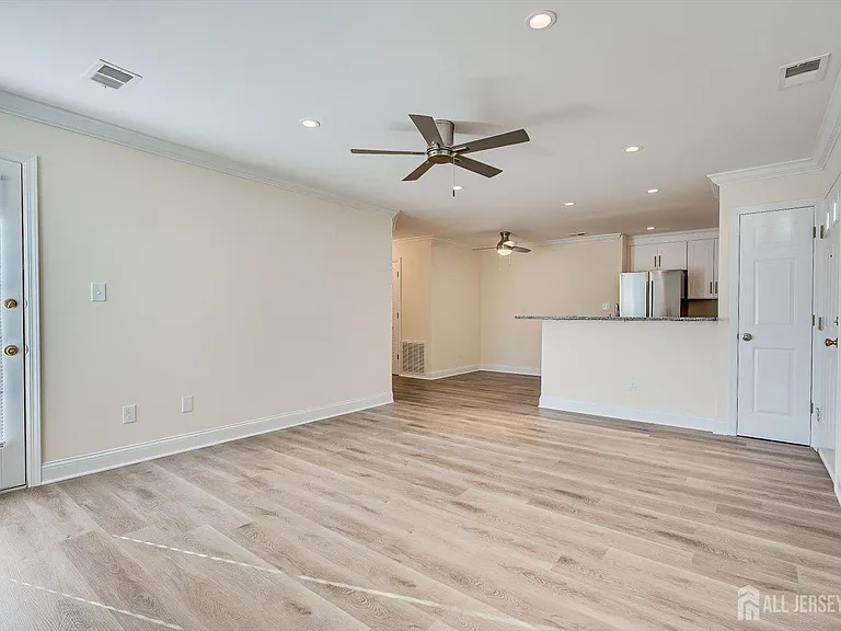 114 Longfield Ct — Photo 5