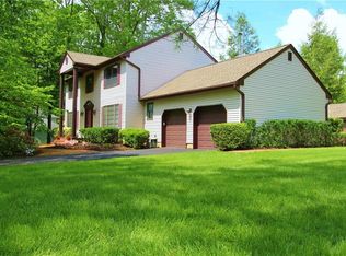 5 Rustic Dr, North Brunswick, NJ 08902