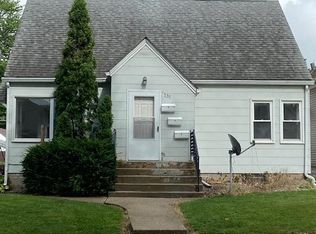 131 12th St, Silvis, IL 61282