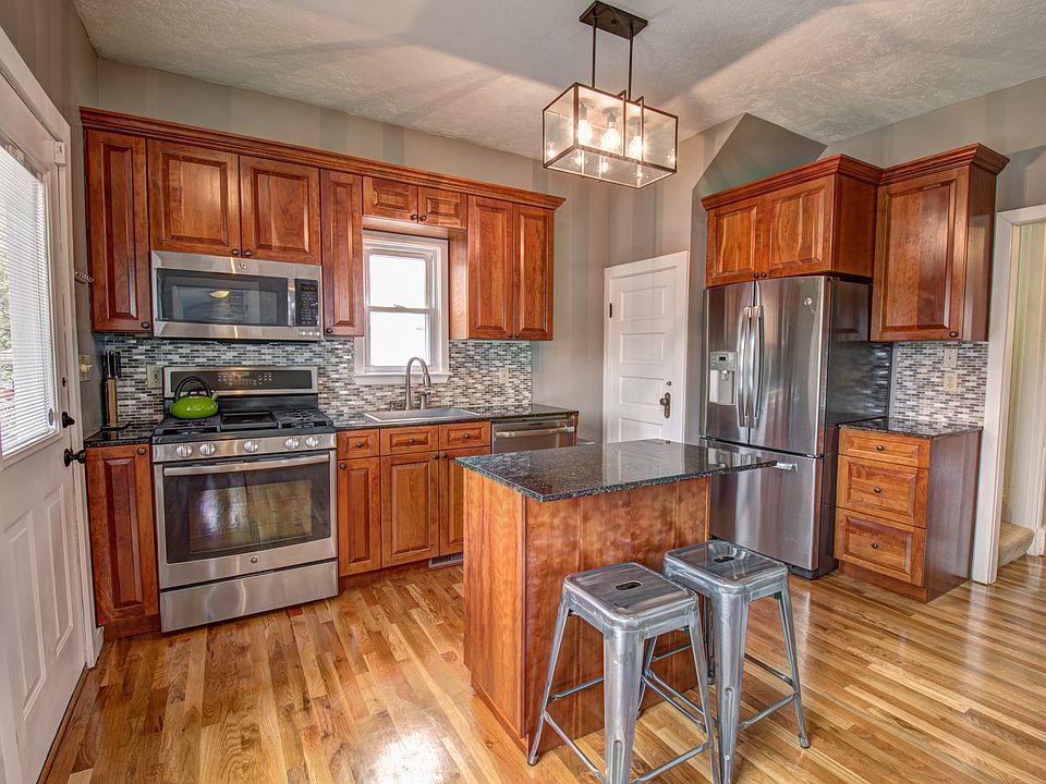 2nd image of 6061 May Ave