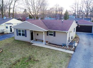 40 Cardinal Ln, Carpentersville, IL 60110