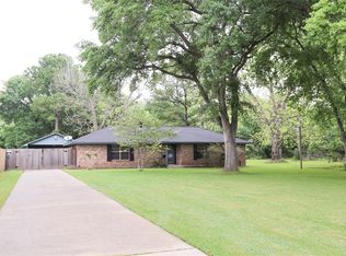 617 E Wilkins St, Angleton, TX 77515