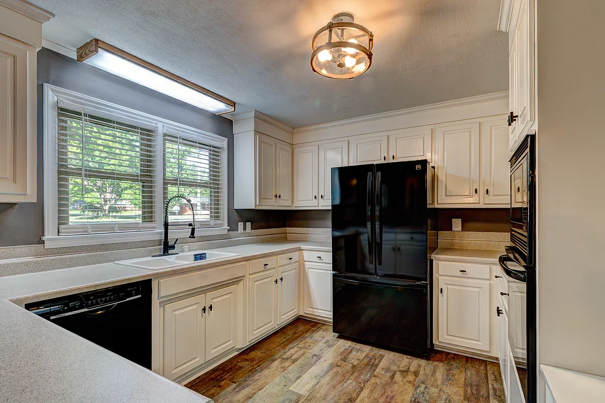 kitchen - 1409 Delview Rd