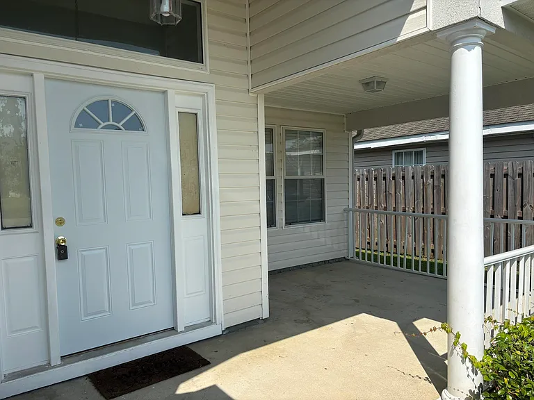 3326 Golden Rain Dr — Photo 2