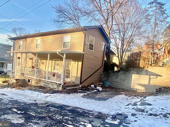 2nd image of 652 Baker St