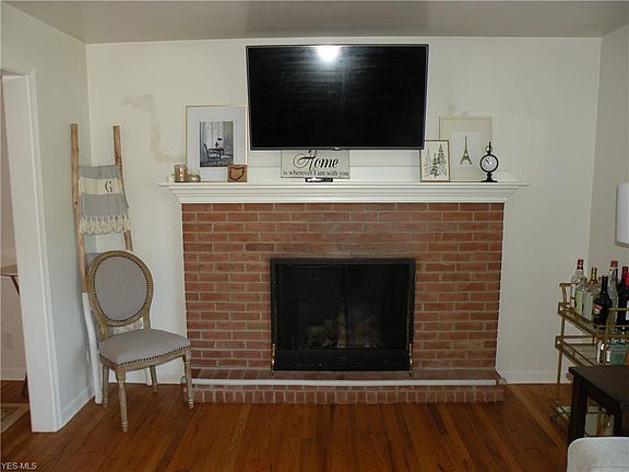 5th image of 674 Oakridge Dr