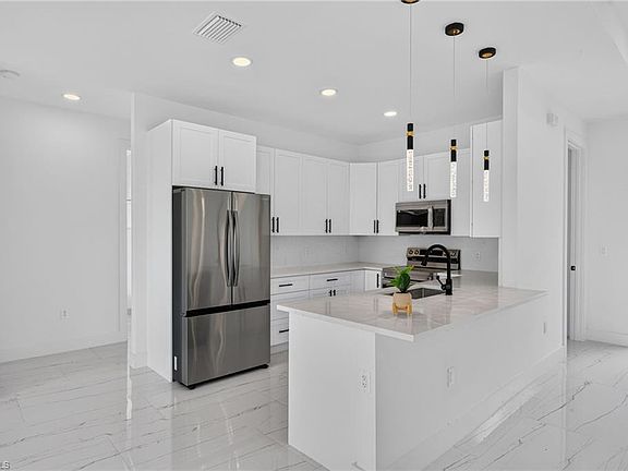5th image of 3434 27th AVE NE