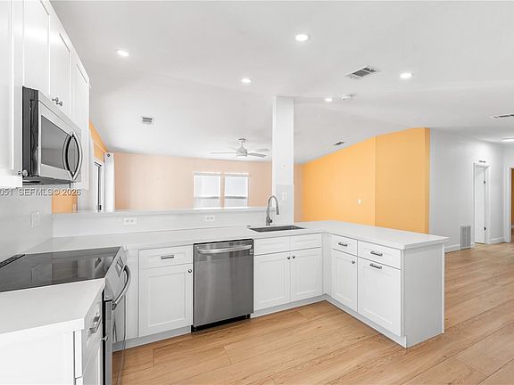 4th image of 5611 SW 32nd Ter